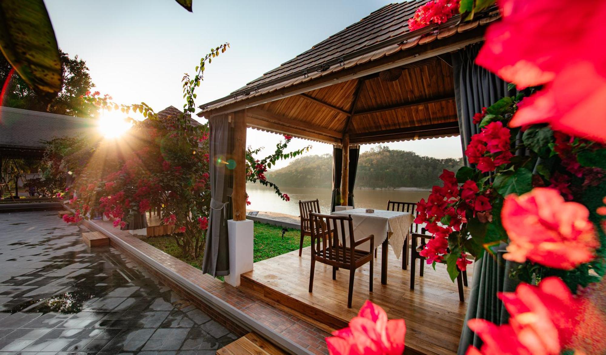 Relaxful Hotel泊岸酒店 Luang Prabang Bagian luar foto